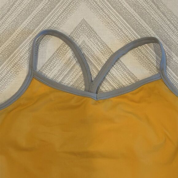 Yogasmoga Women’s Deep Yellow & Grey Strappy Built in Bra Workout Tank Top - Picture 2 of 9